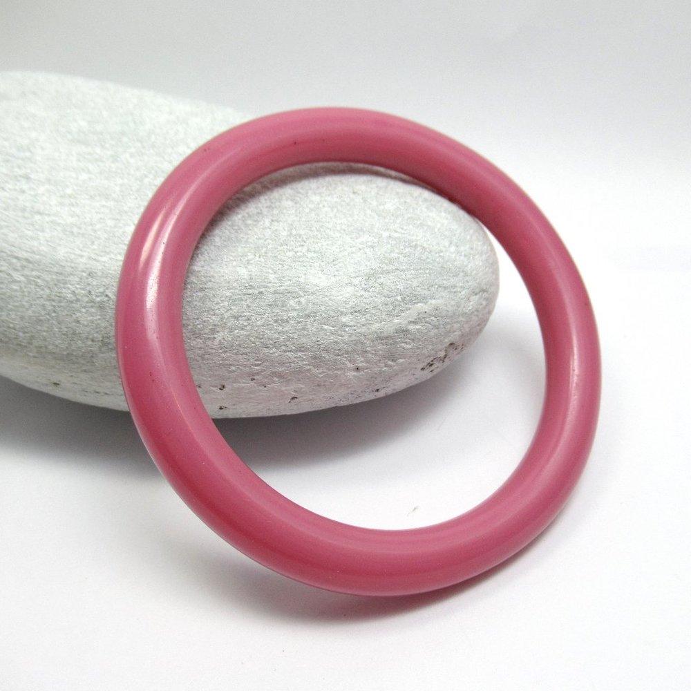 Vintage Pink glass bangle